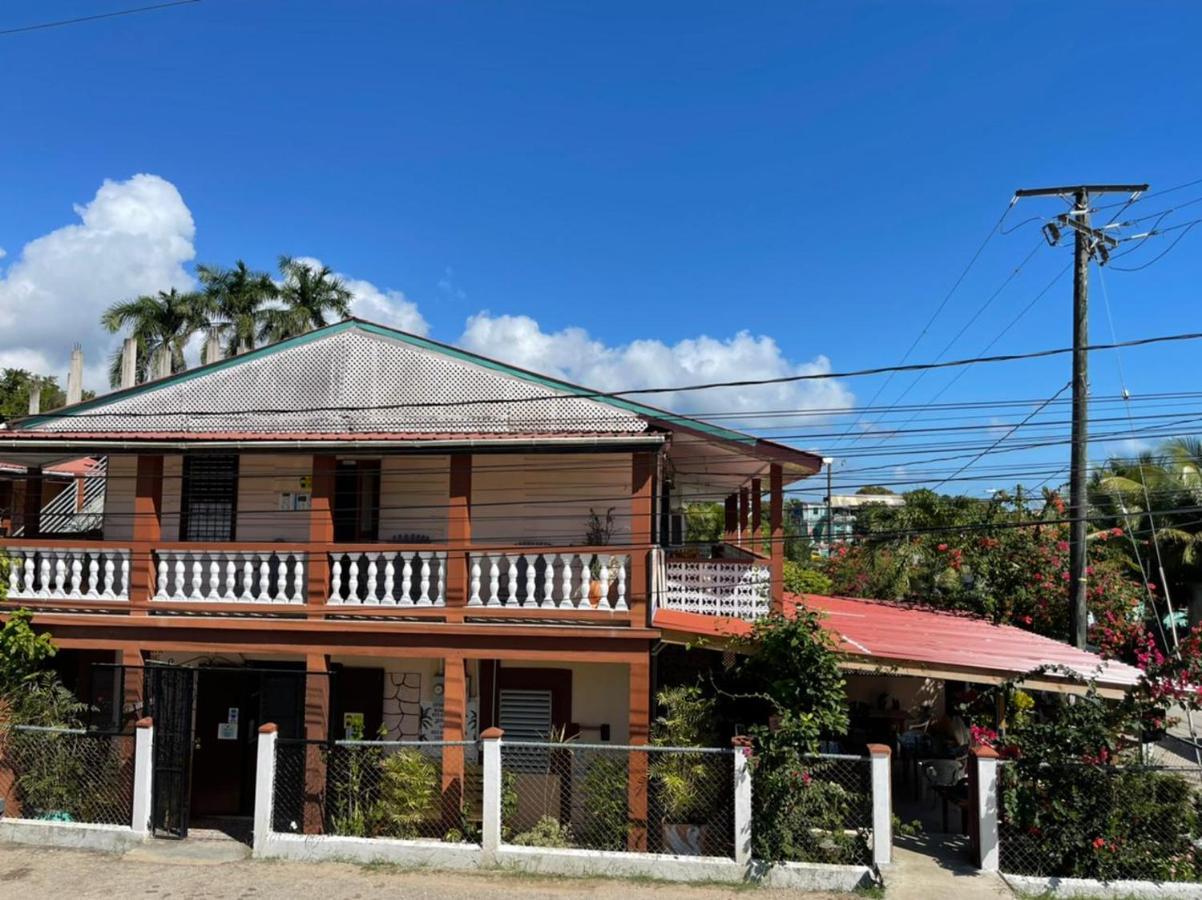 Saint Charles Inn, Belize Central America Пунта Горда Екстериор снимка
